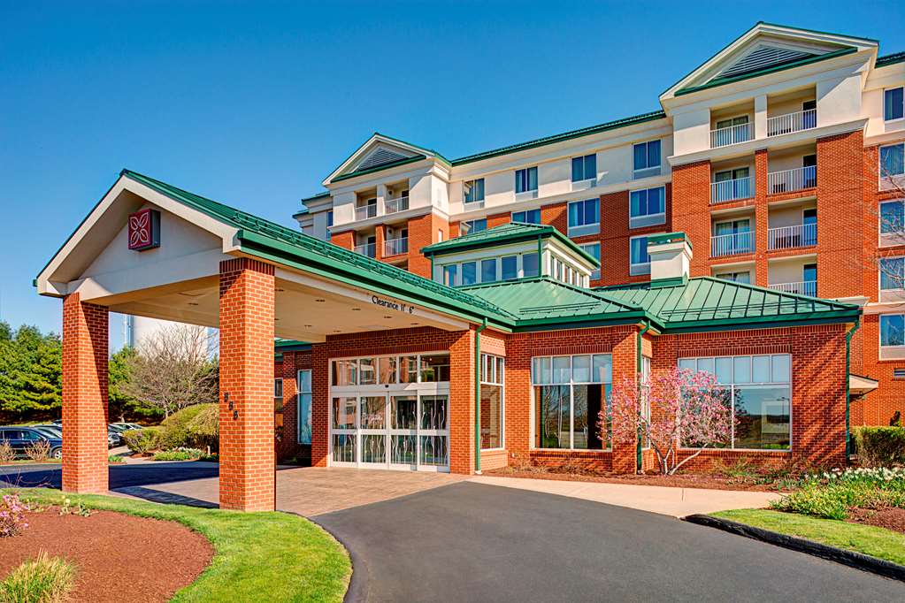 Hilton Garden Inn Hartford North/Bradley Int'l Airport - Airport shuttle hotel near BDL