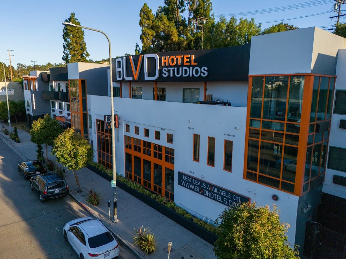 BLVD Hotel & Studios - Airport shuttle hotel near BUR