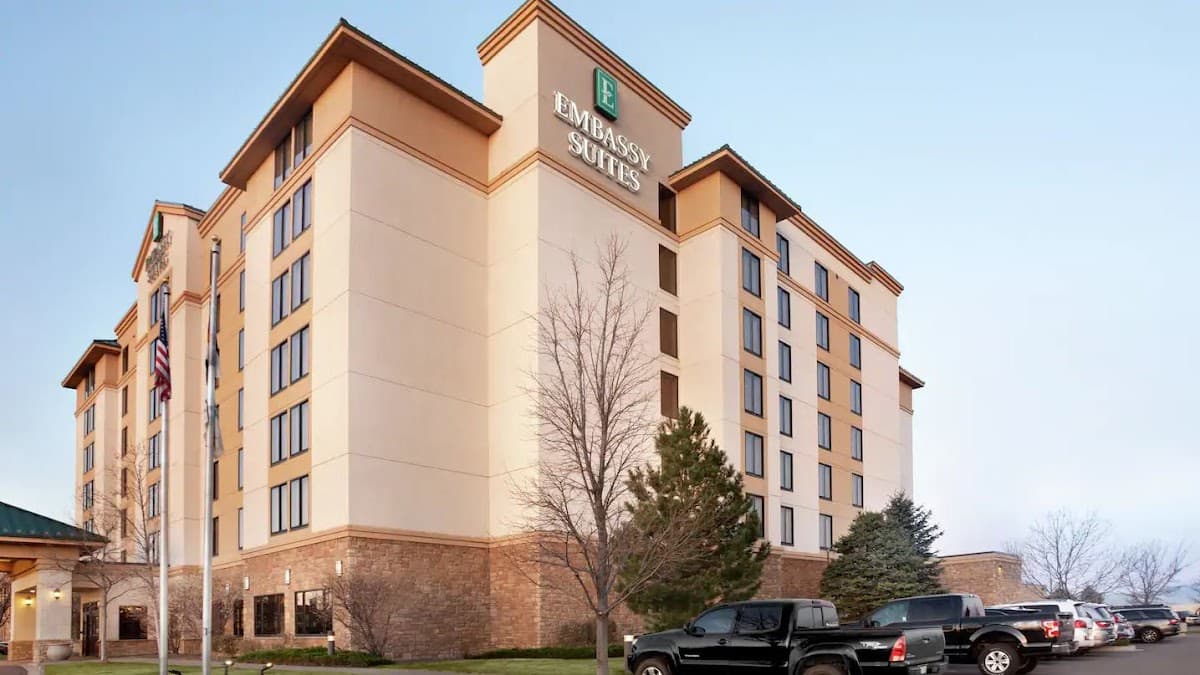 Embassy Suites by Hilton Denver International Airport - Airport shuttle hotel near DEN