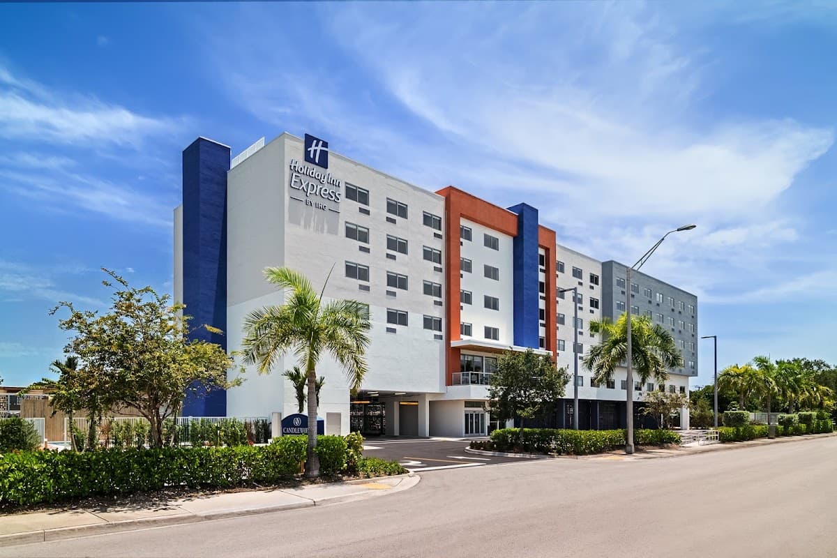 Holiday Inn Express & Suites Miami Intl Airport - 36th St by IHG - Airport shuttle hotel near MIA