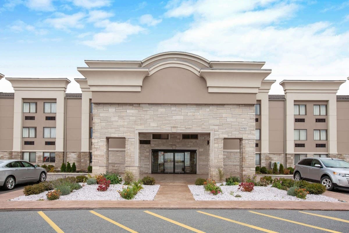 Wingate by Wyndham Detroit Metro Airport - Airport shuttle hotel near DTW