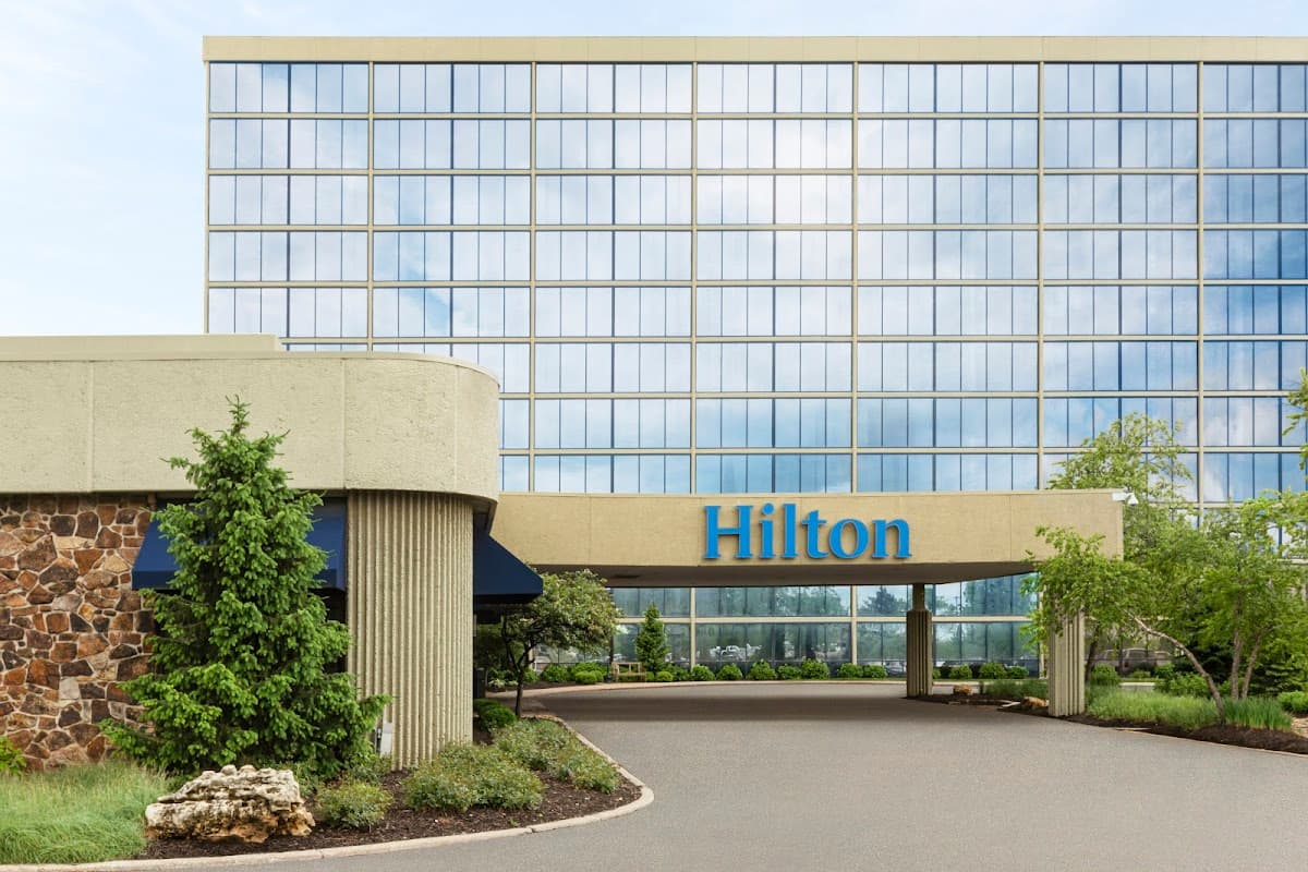 Hilton Kansas City Airport - Airport shuttle hotel near MCI