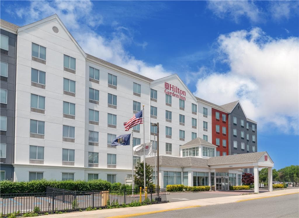 Hilton Garden Inn Queens/JFK Airport - Airport shuttle hotel near LGA