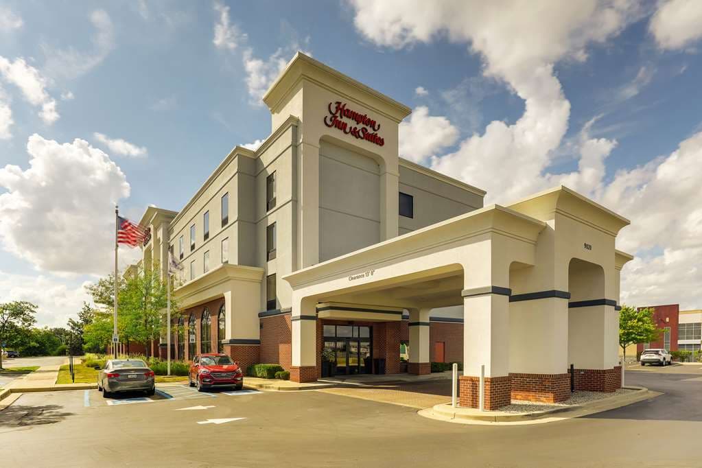 Hampton Inn & Suites Indianapolis-Airport - Airport shuttle hotel near IND