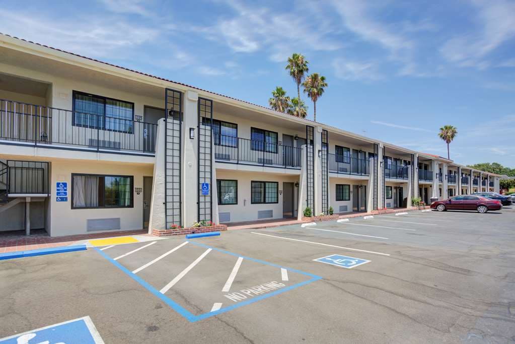 Best Western Sandman Hotel - Airport shuttle hotel near SMF