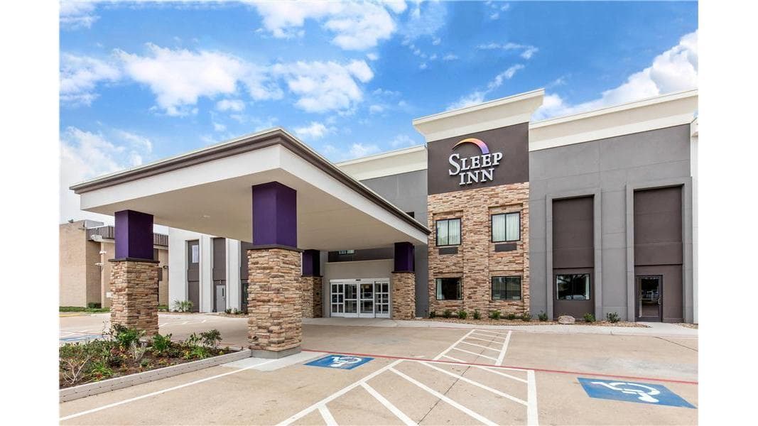 Sleep Inn Dallas Love Field-Medical District - Airport shuttle hotel near DAL
