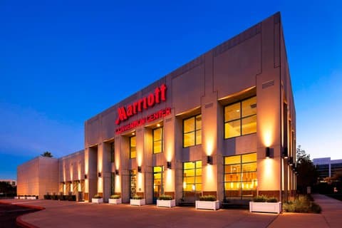 Los Angeles Marriott Burbank Airport - Airport shuttle hotel near BUR