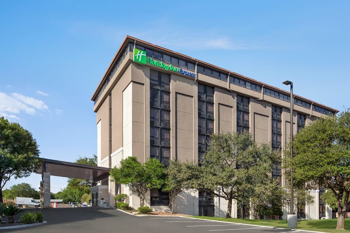 Holiday Inn Express San Antonio-Airport by IHG - Airport shuttle hotel near SAT