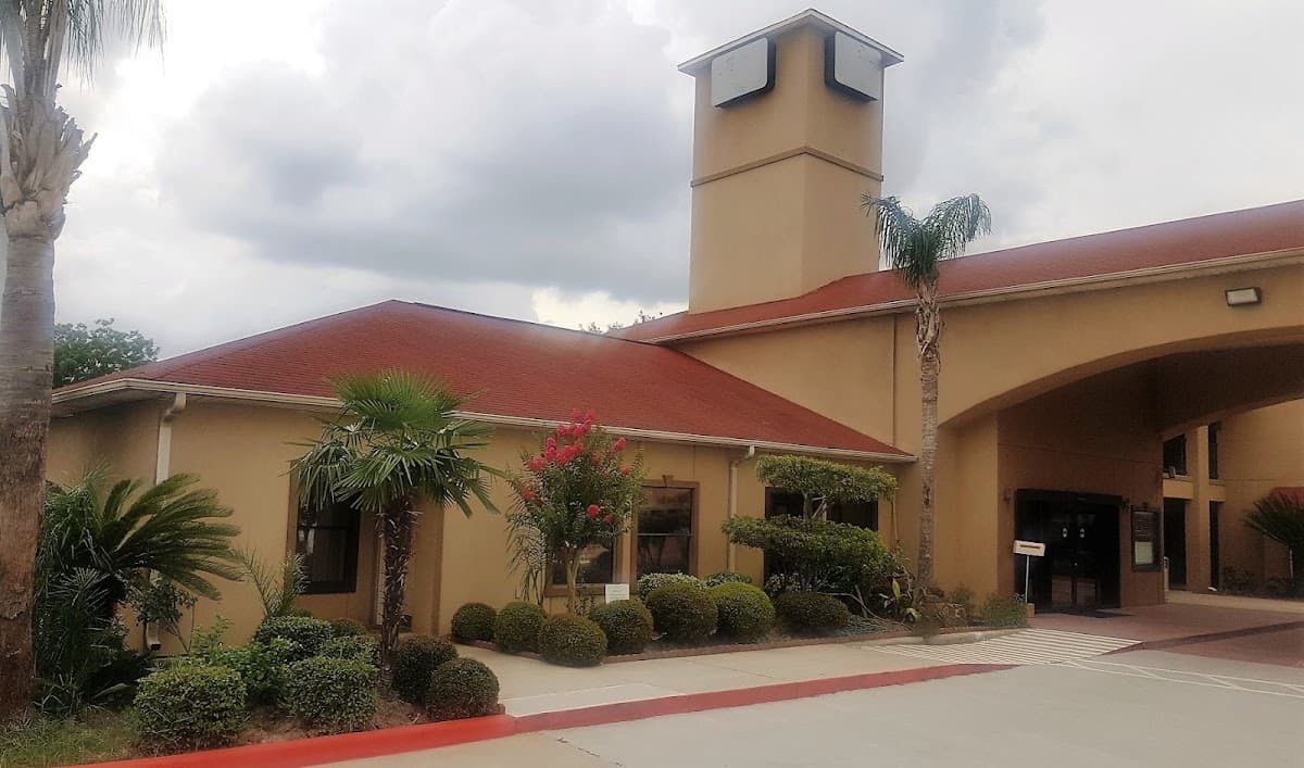 Red Roof Inn & Suites Houston - Humble/IAH Airport - Airport shuttle hotel near IAH