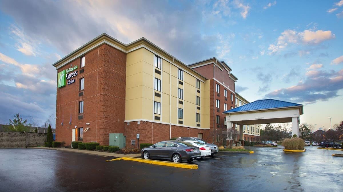 Holiday Inn Express & Suites Columbus Airport by IHG - Airport shuttle hotel near CMH