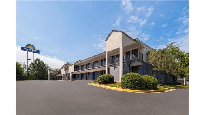 Days Inn by Wyndham College Park Airport Best Road - Airport shuttle hotel near ATL