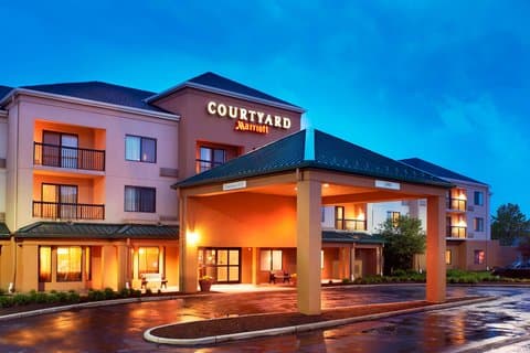 Courtyard by Marriott Cleveland Airport North - Airport shuttle hotel near CLE