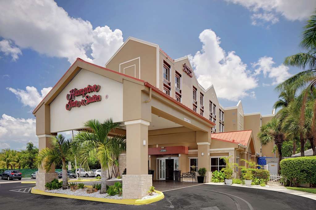 Hampton Inn & Suites Ft. Lauderdale Airport/South Cruise Port - Airport shuttle hotel near FLL