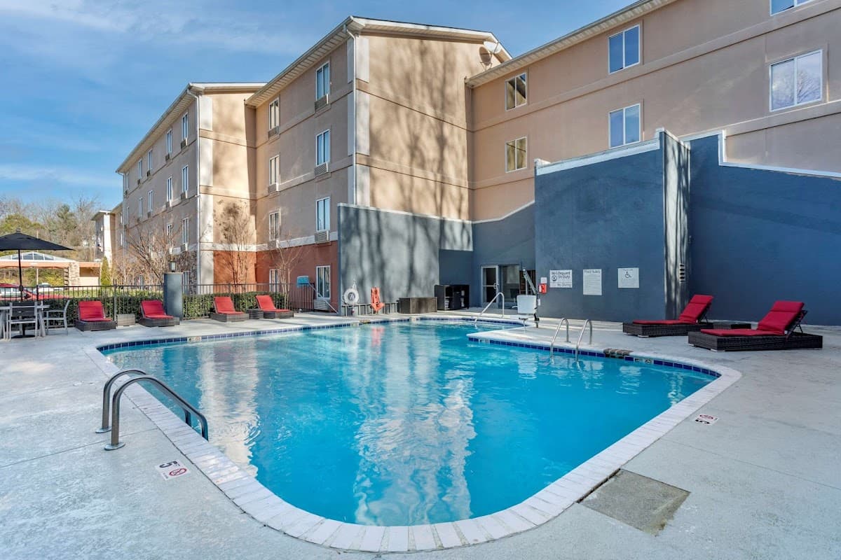 Comfort Suites Nashville Airport - BNA - Airport shuttle hotel near BNA