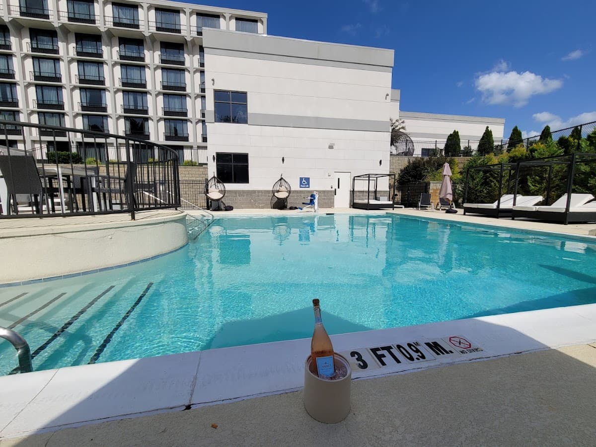Four Points by Sheraton Atlanta Airport West - Airport shuttle hotel near ATL