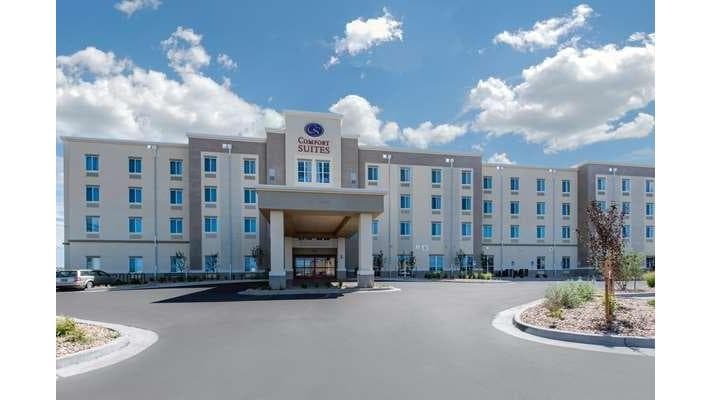 Comfort Suites Denver International Airport - Airport shuttle hotel near DEN