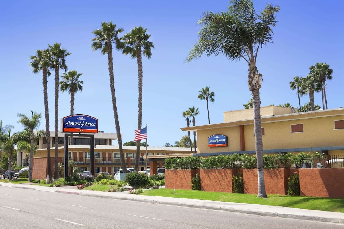 Howard Johnson by Wyndham San Diego Sea World - Airport shuttle hotel near SAN