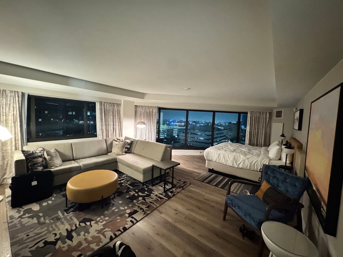 Hotel Sonesta - Airport shuttle hotel near SNA