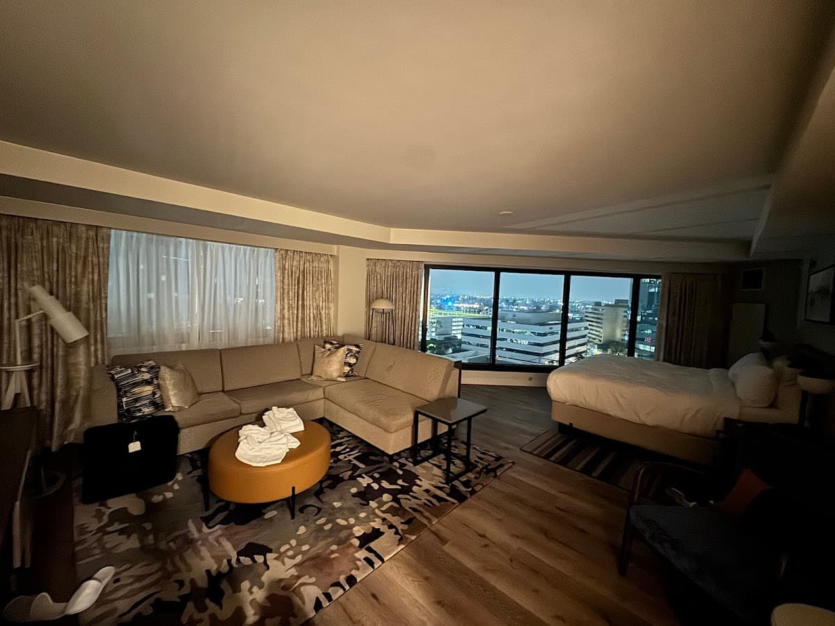 Hotel Sonesta - Airport shuttle hotel near SNA