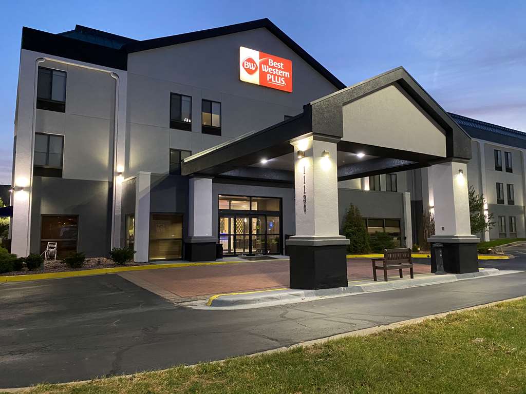 Best Western Plus Kansas City Airport-KCI East - Airport shuttle hotel near MCI