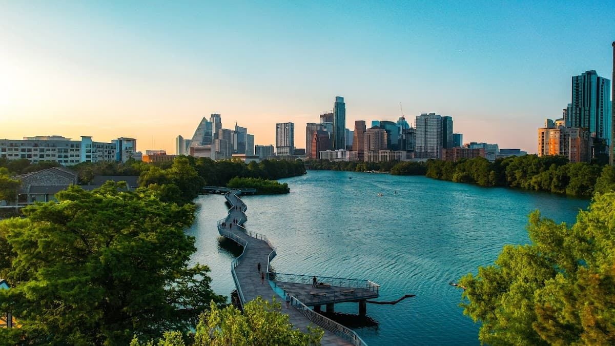 Tru by Hilton Austin Airport - Airport shuttle hotel near AUS