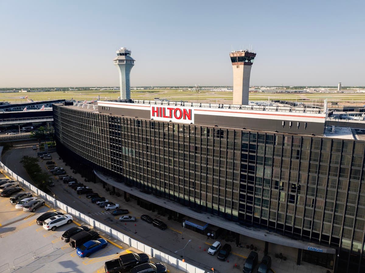 Hilton Chicago O'Hare Airport - Airport shuttle hotel near ORD