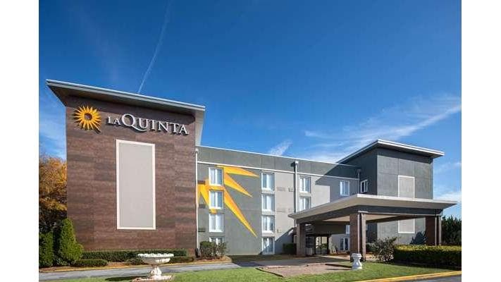 La Quinta Inn & Suites by Wyndham Atlanta Airport South - Airport shuttle hotel near ATL