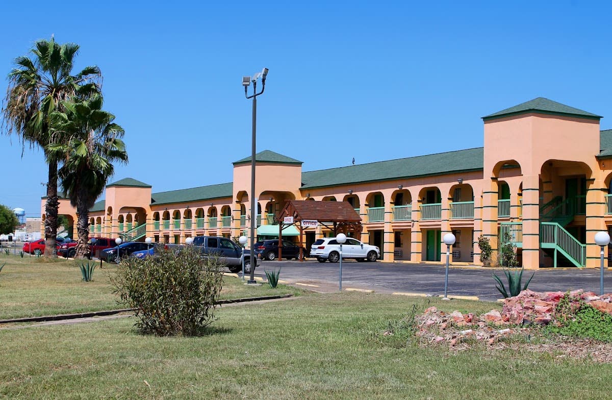 Americas Best Value Inn - Frost Bank Center - Airport shuttle hotel near SAT