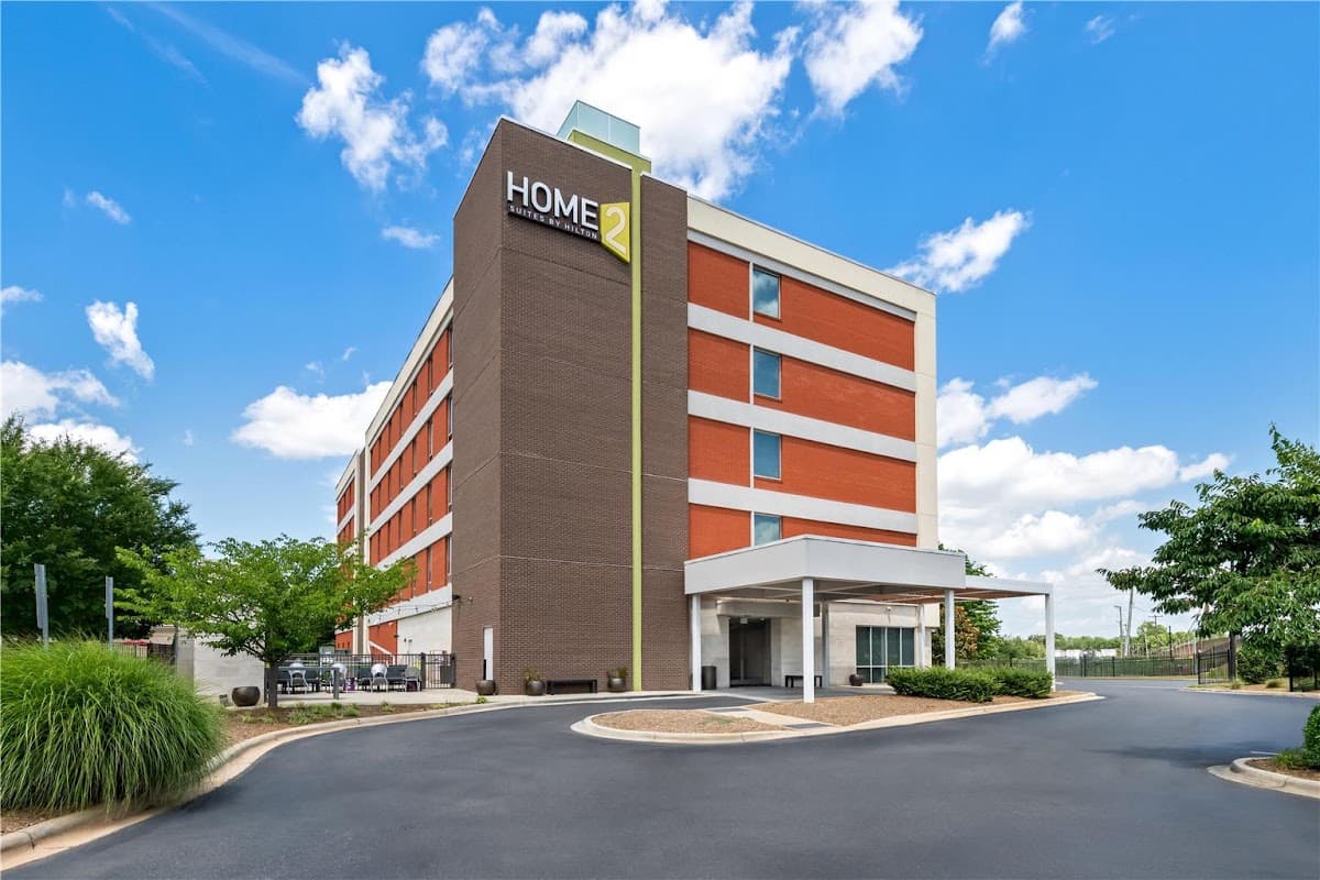 Home2 Suites by Hilton Charlotte Airport - Airport shuttle hotel near CLT