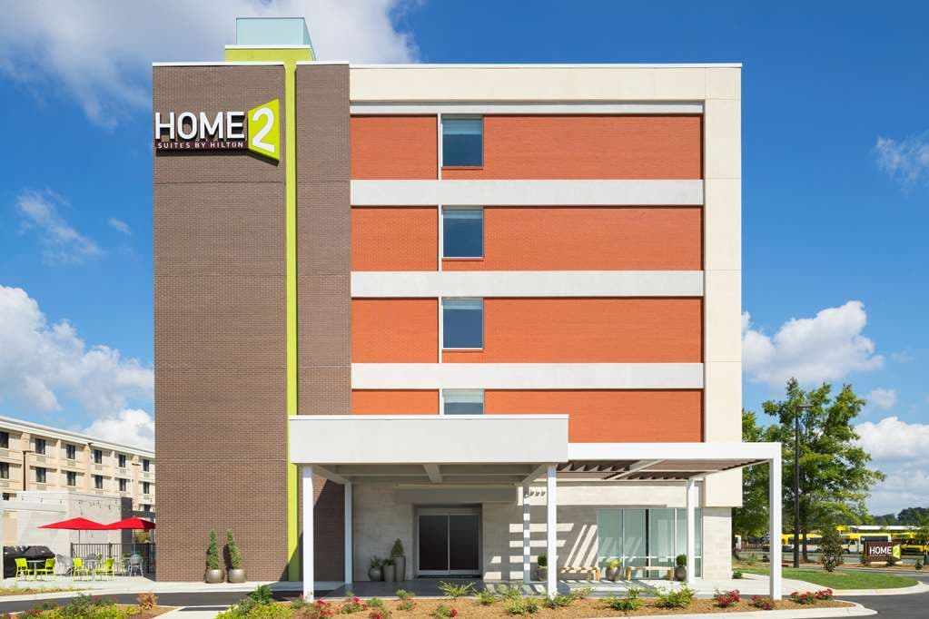 Home2 Suites by Hilton Charlotte Airport - Airport shuttle hotel near CLT