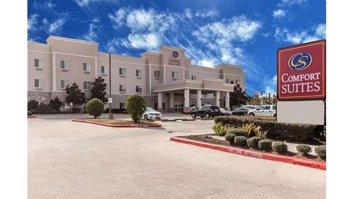 Comfort Suites Houston IAH Airport - Beltway 8 - Airport shuttle hotel near IAH