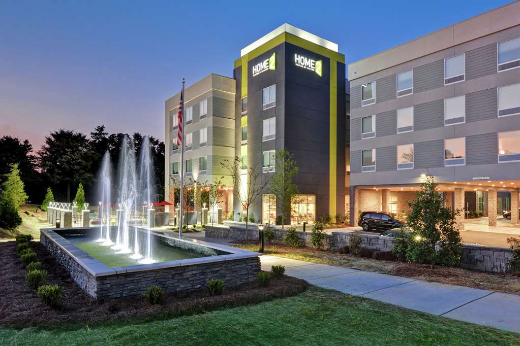 Home2 Suites by Hilton Charlotte Piper Glen - Airport shuttle hotel near CLT
