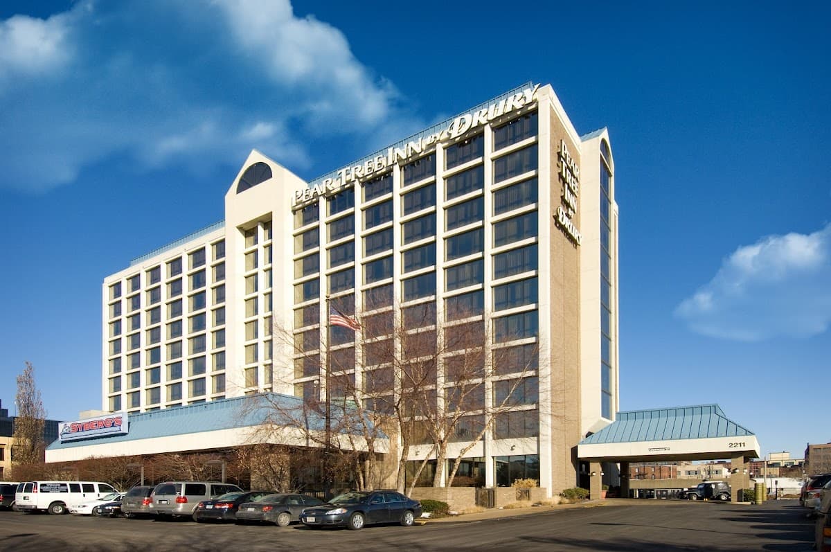 Pear Tree Inn St. Louis Near Union Station - Airport shuttle hotel near STL