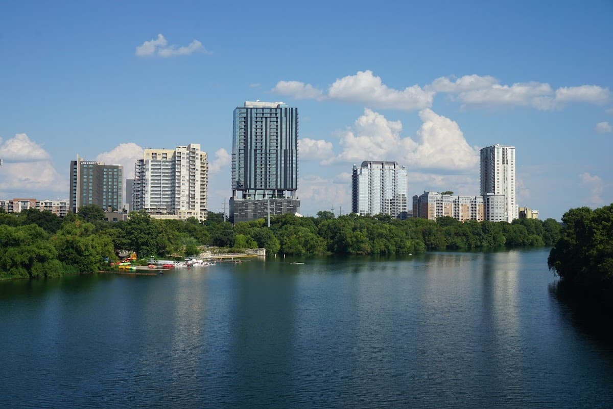Holiday Inn Austin-Town Lake by IHG - Airport shuttle hotel near AUS