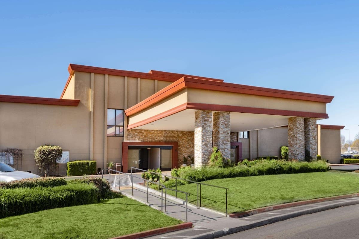 Wyndham Sacramento - Airport shuttle hotel near SMF
