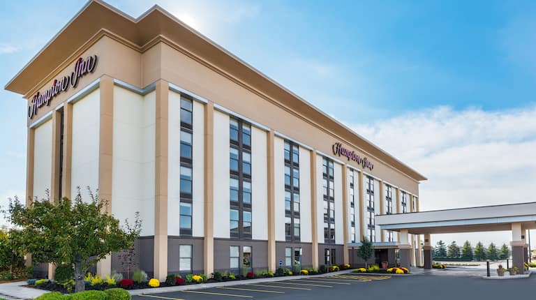 Hampton Inn Buffalo-Airport/Galleria Mall - Airport shuttle hotel near BUF