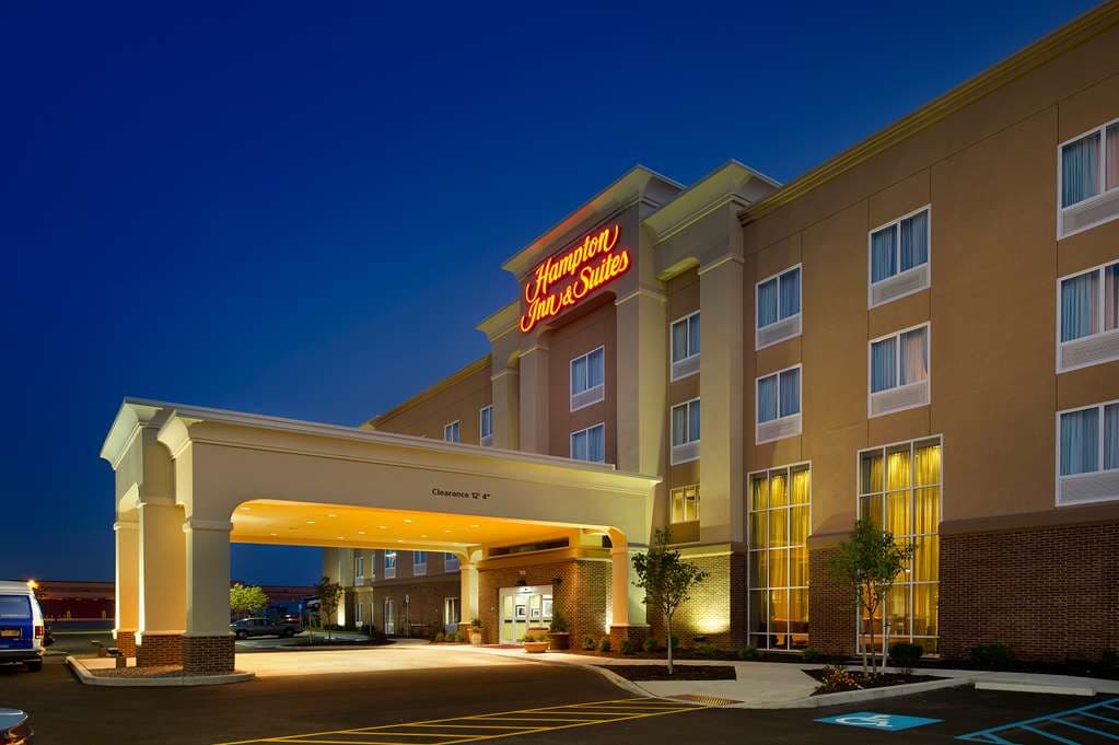Hampton Inn & Suites Buffalo Airport - Airport shuttle hotel near BUF