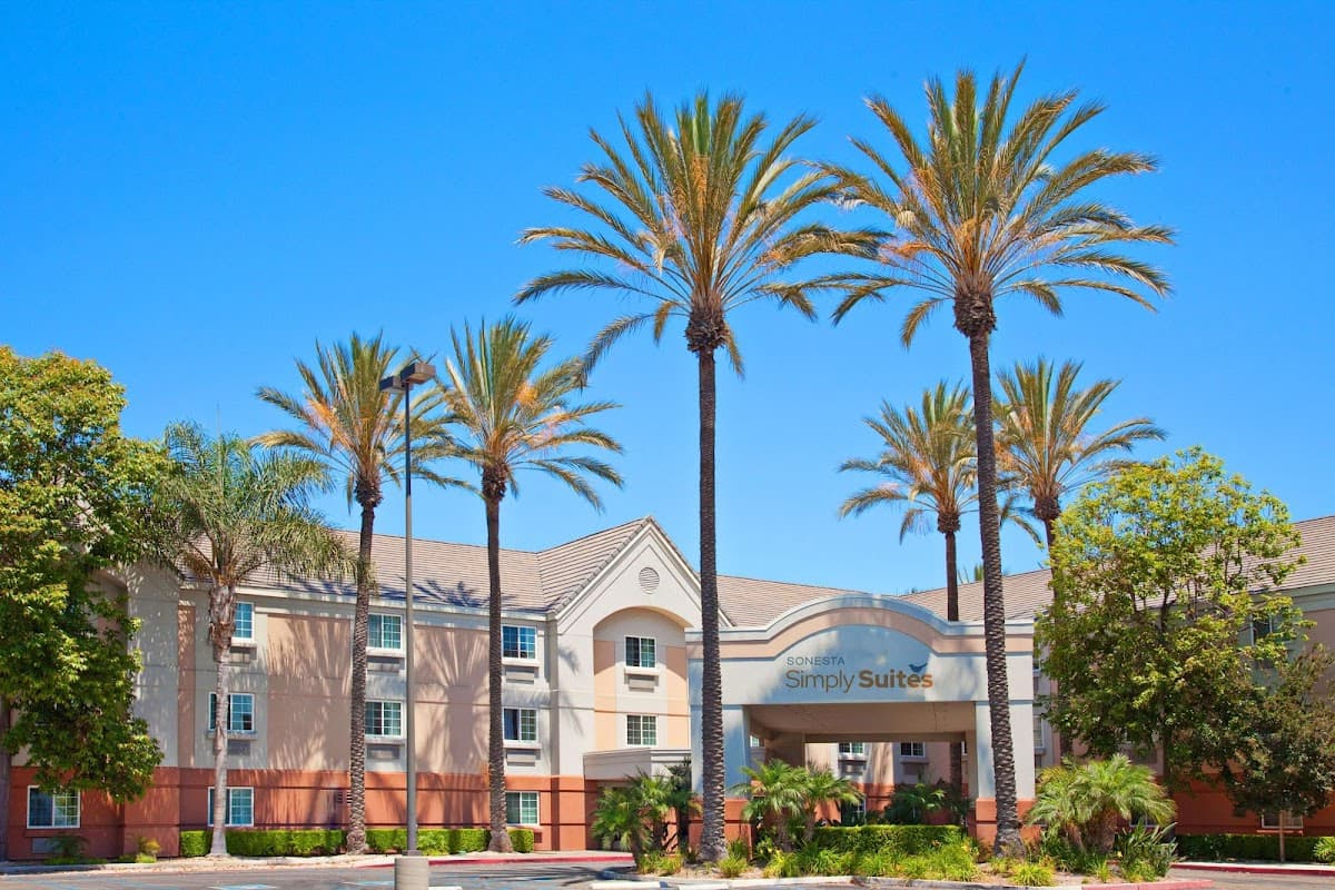 Sonesta Simply Suites Orange County Airport - Airport shuttle hotel near SNA