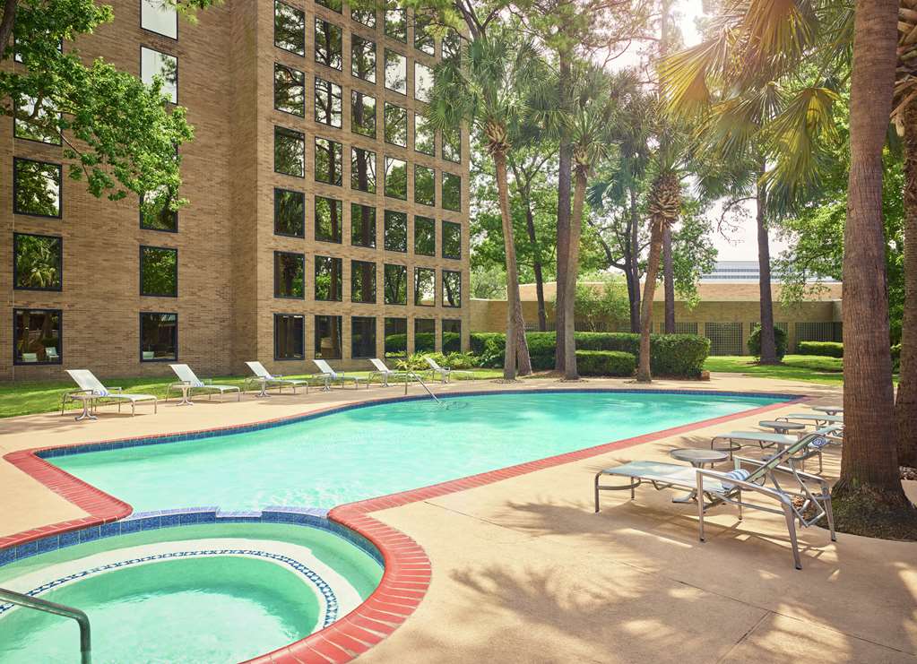 DoubleTree by Hilton Hotel Houston Intercontinental Airport - Airport shuttle hotel near IAH