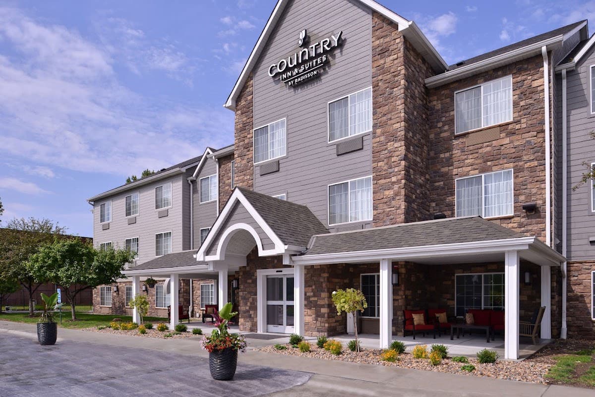 Country Inn & Suites by Radisson, Omaha Airport, IA - Airport shuttle hotel near OMA