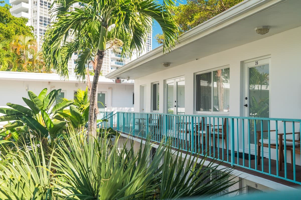 Green Island Inn - Airport shuttle hotel near FLL