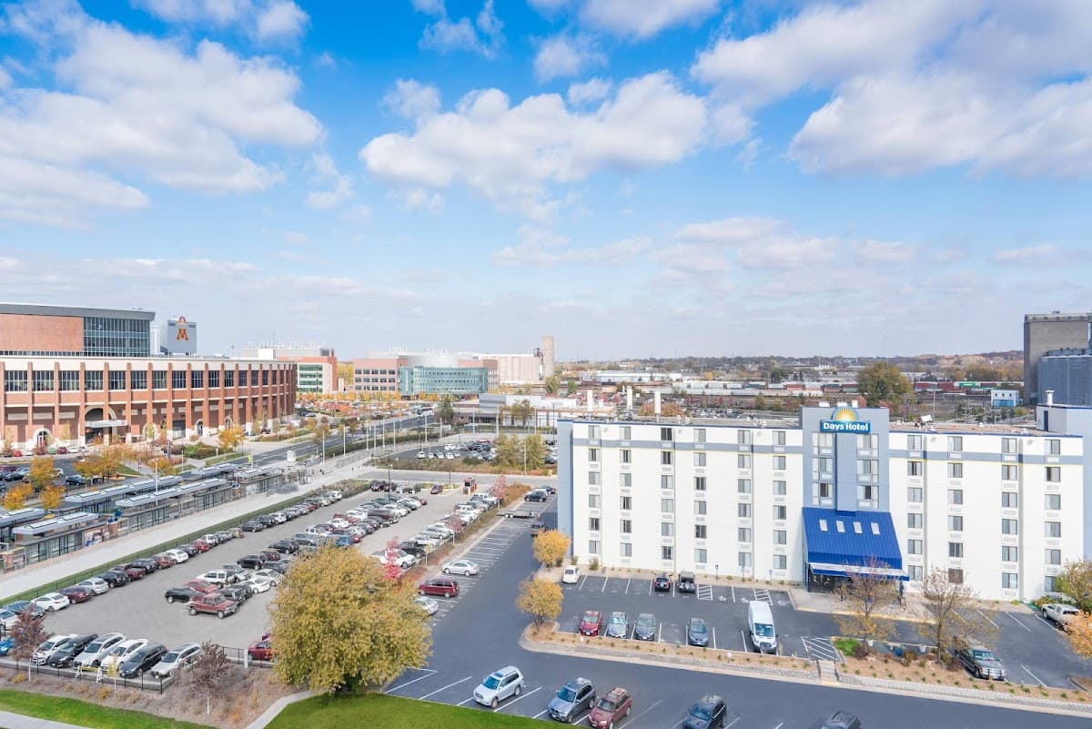 Days Hotel by Wyndham University Ave SE - Airport shuttle hotel near MSP