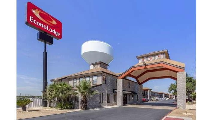 Econo Lodge Near Lackland Air Force Base-SeaWorld - Airport shuttle hotel near SAT