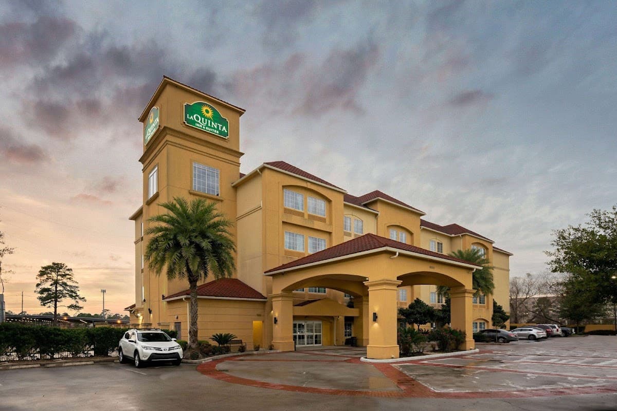 La Quinta Inn & Suites Houston Bush Intl Airport E - Airport shuttle hotel near IAH
