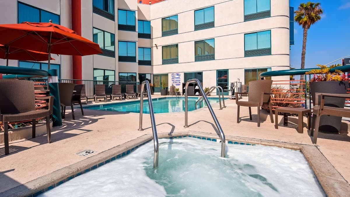 Best Western Plus Suites Hotel - Los Angeles LAX Airport - Airport shuttle hotel near LAX