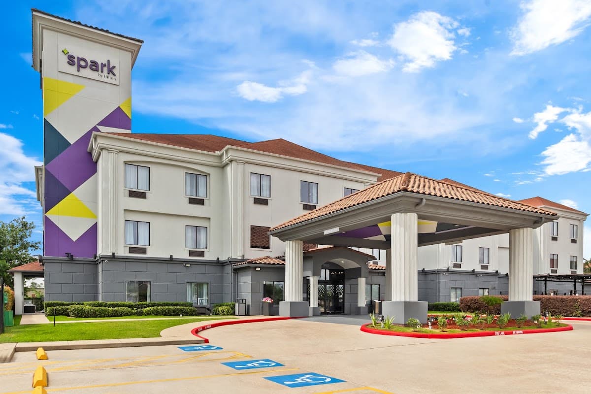 Spark by Hilton Houston Hobby Airport - Airport shuttle hotel near HOU