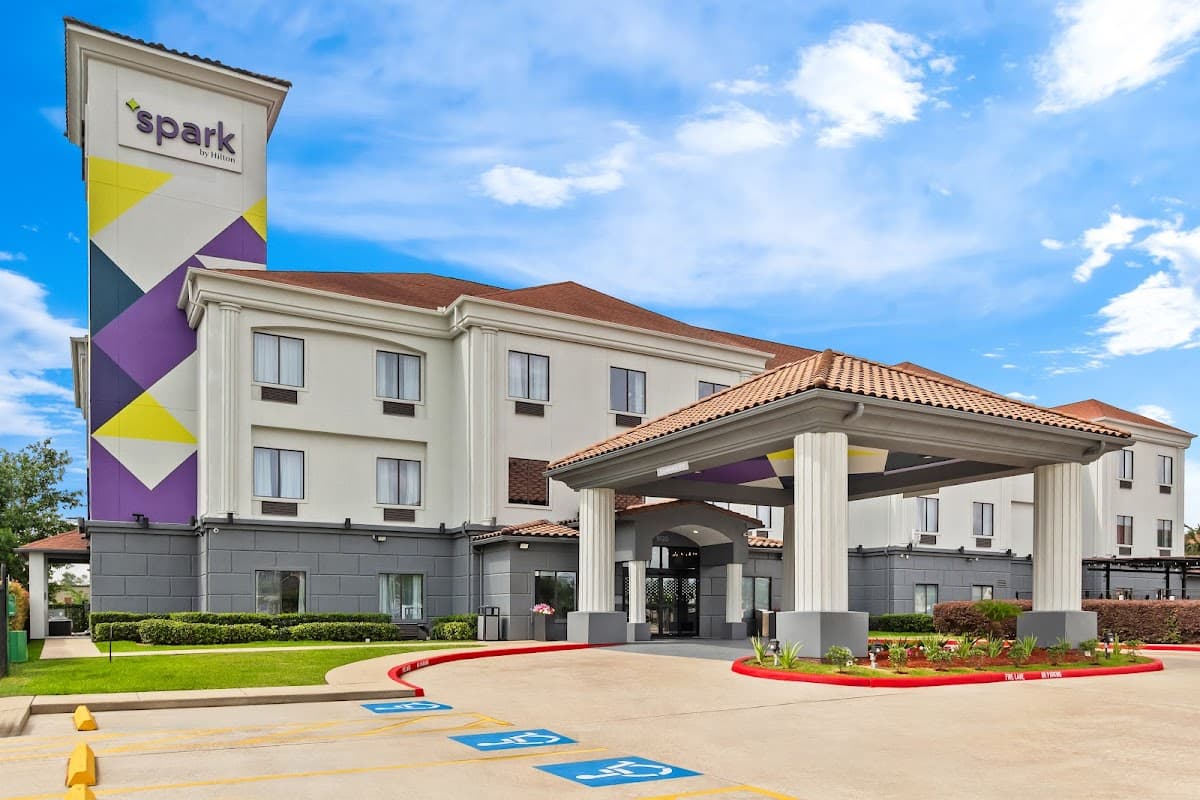 Spark by Hilton Houston Hobby Airport - Airport shuttle hotel near HOU