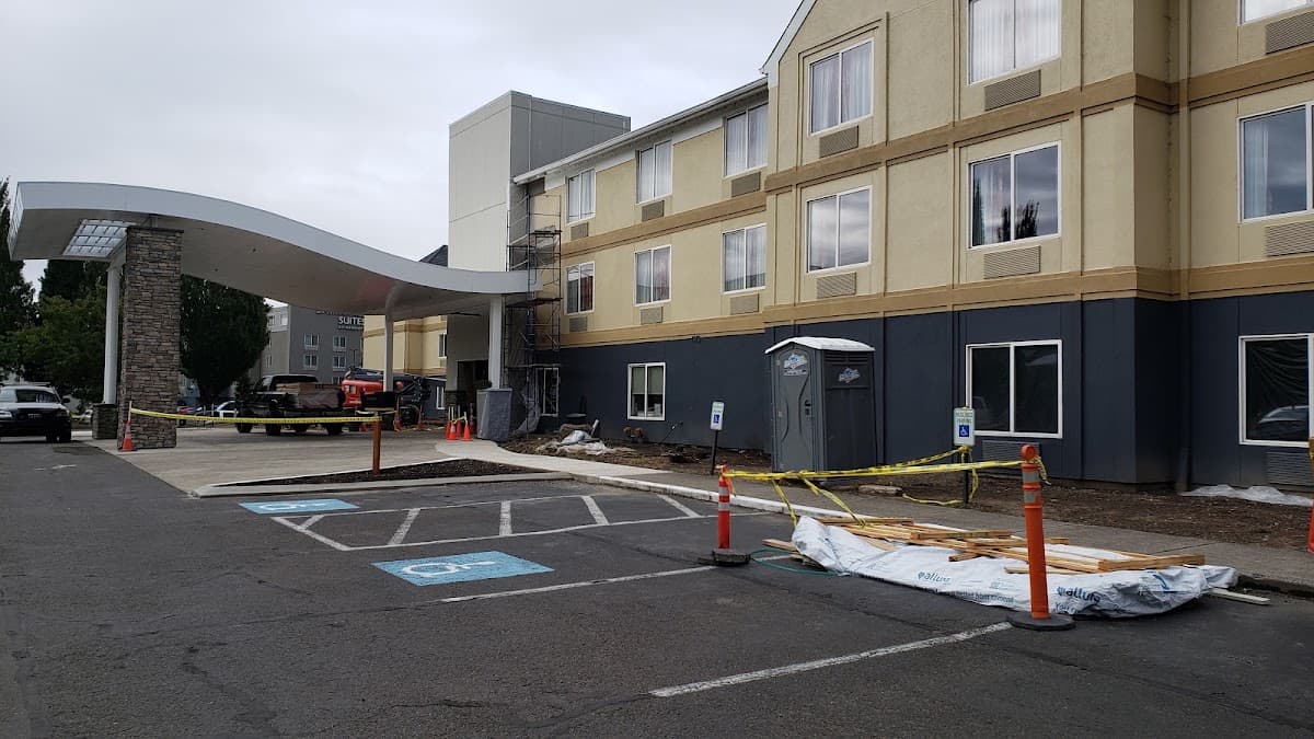 Fairfield by Marriott Inn & Suites Portland Airport - Airport shuttle hotel near PDX