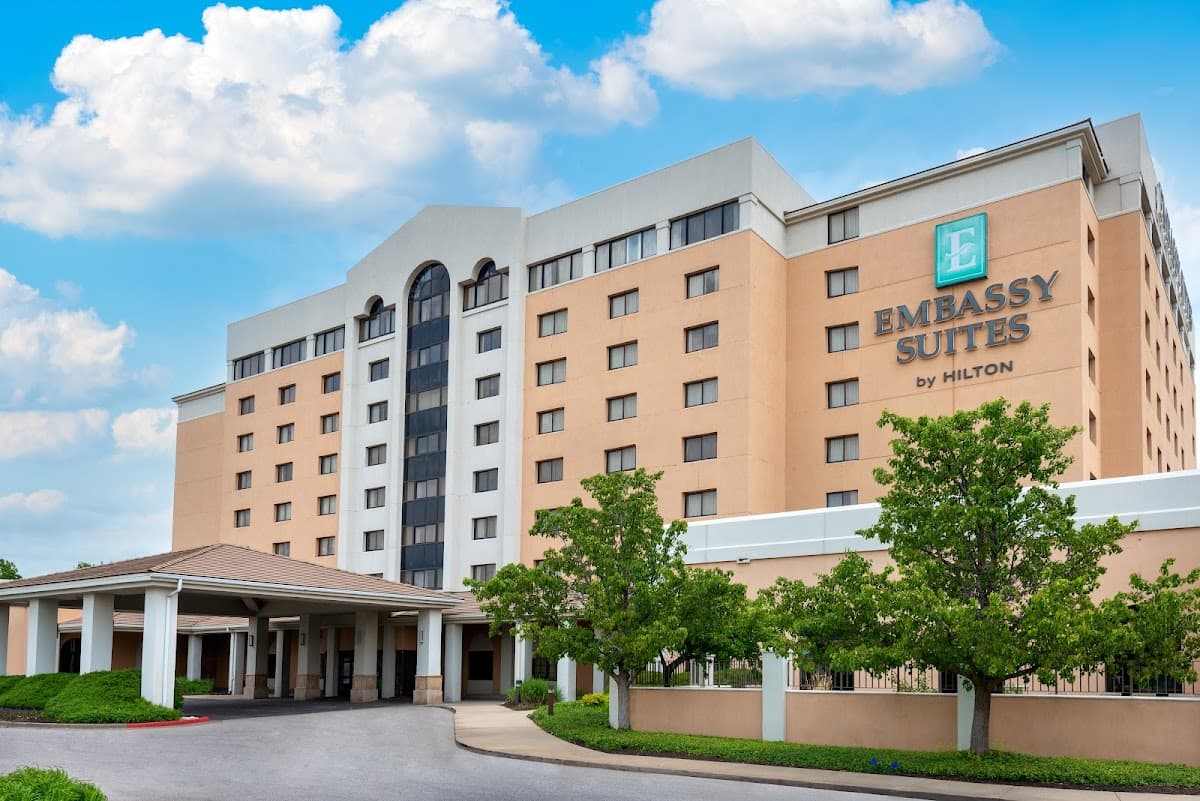Embassy Suites by Hilton Kansas City International Airport - Airport shuttle hotel near MCI