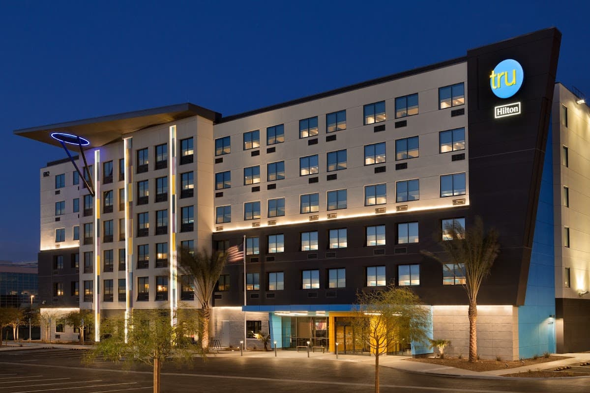 Tru by Hilton Las Vegas Airport - Airport shuttle hotel near LAS